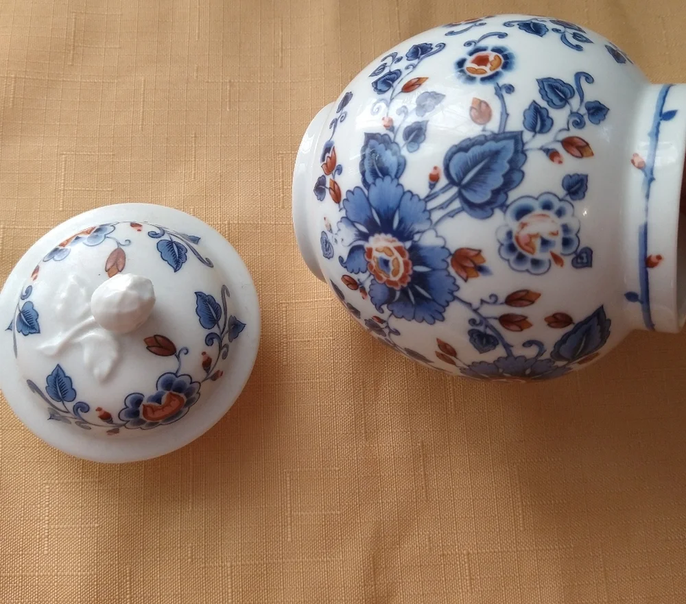 Estée Lauder-Vintage Porcelain Bath Jar 1.6oz